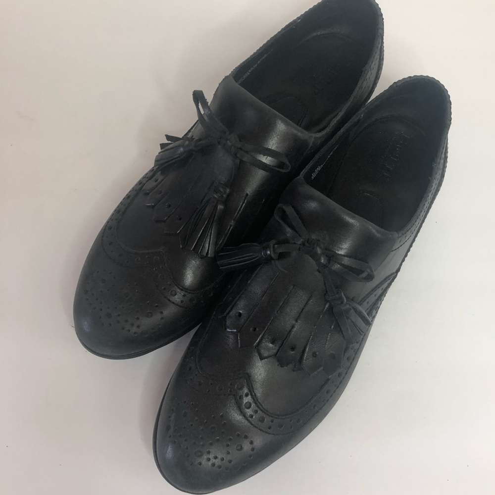 Born Loafers Almond Toe Brogue Black Leather 9.5